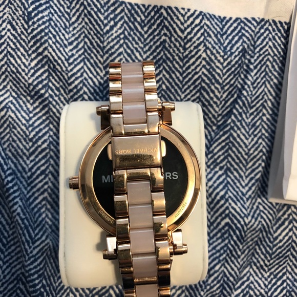 Authentic Michael Kors Smartwatch Rose Gold